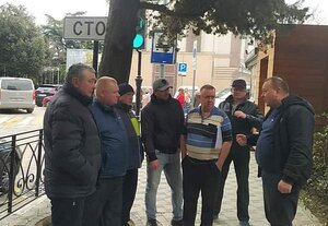 Андрей Козарь провел встречу с таксистами Ялты