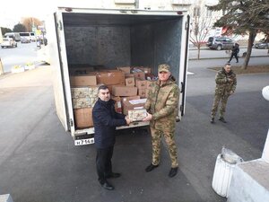 Профсоюзы Крыма передали новогодние подарки участникам СВО