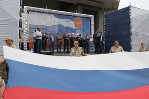 В Симферополе празднуют День государственного флага Российской Федерации