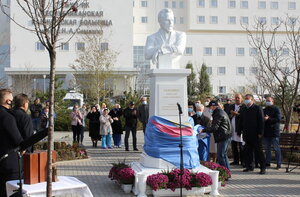 В Симферополе открыли памятник Николаю Семашко