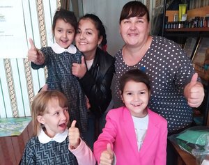 63 ребёнка из крымских многодетных семей получили новые обувь и одежду