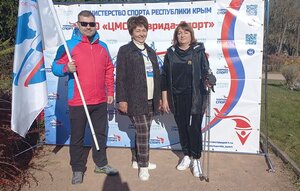 Надежда Краденова и крымские профсоюзы приняли участие в проекте «Северная ходьба — новый образ жизни»
