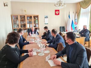 Александр Форманчук провел встречу с делегацией из Общественной палаты ЛНР