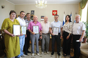 Александр Форманчук наградил общественников, оказавших содействие в подборе наблюдателей