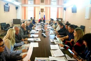Члены ОП РК стали участниками совещания в Госкомнаце Крыма