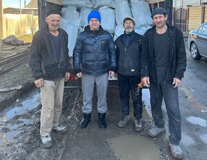 6 кубов дров для нуждающихся семей Крыма передал Ибраим Ширин