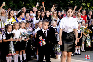 Татьяна Иванченко посетила торжественную линейку в симферопольской школе №24