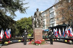 В Симферополе открыли памятник Амет-Хану Султану