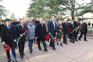 В Крыму празднуют День защитника Отечества