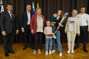 В Ялте детей участников СВО наградили медалями в рамках проекта «Дети Героев»